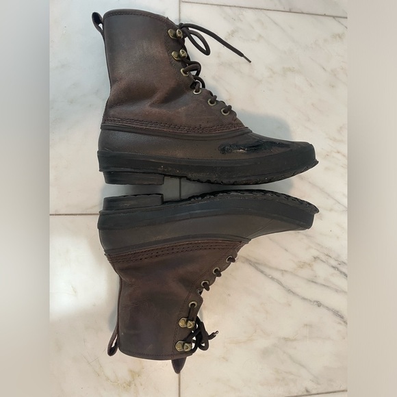 UGG, men’s 9, brown leather and black rubber duck boots, flawed - Picture 6 of 10